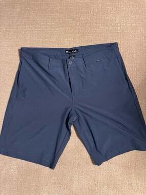 TravisMathew Beck Navy Blue Pinstripe Performance Golf Shorts Size 38